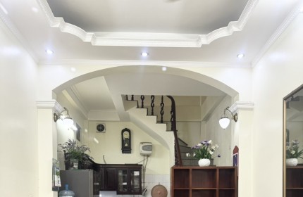 Cho thuê nhà riêng ngõ 122 phố Yên Hoà, Cầu Giấy, 5 tầng, 40m2, 3 ngủ, Full đồ giá 12 Triệu